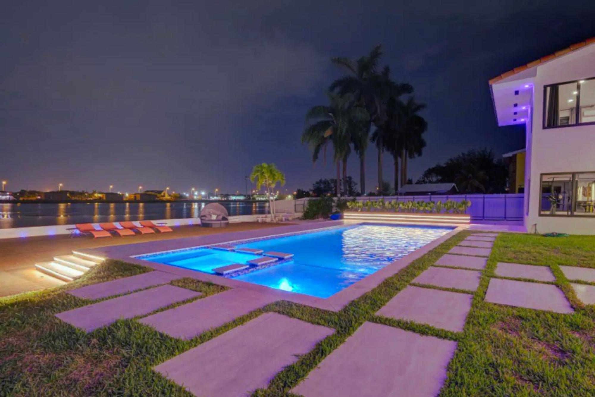 Luxe Waterfront Mansion W Private Nightclub, Cinema, Game Room, Gym & Pool Miami Dış mekan fotoğraf